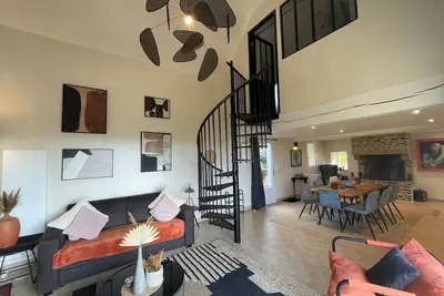 Image de Entire house sleeps 4-6. 3 beds/2bedrooms/2 bathrooms. 20 mins Mont St Michell