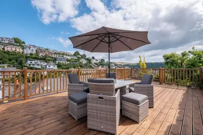 Image de Townhouse with Garden, Parking & River Dart Views
