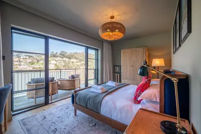 Image de Stylish Waterfront Home With River Dart Views