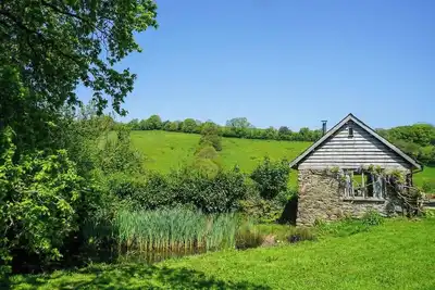 Image de Escape to an Idyllic Countryside Couple's Retreat