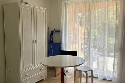 Image de Studio cabine rez de jardin avec parking