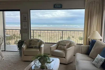 Beachfront Condo 3rd Floor Corner Unit sleeps 4, Spectacular Panoramic Ocean Vie
