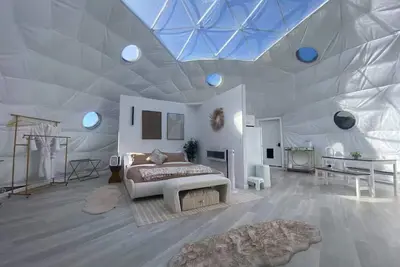 Image de CrestDomes: “Dome of Dreams” a Luxury Glamping Dome Home near the Sand Dunes