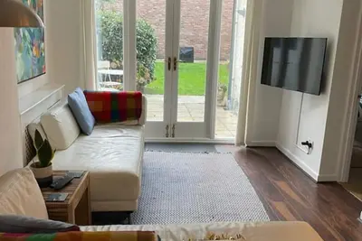 Image de Garden Apartment by the Pier