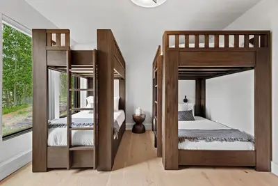 Image de Ski-In/Ski-Out Aspen Chalet with Private Concierge Service