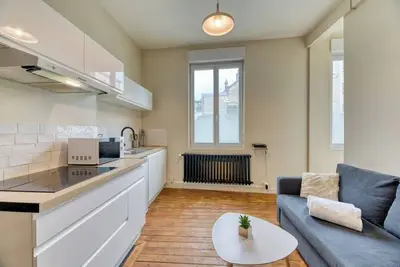 Image de L'Oiseau Blanc  : un petit nid proche de la gare!