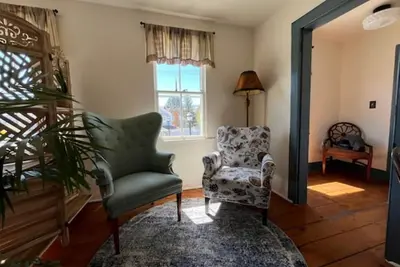 Image de Charming 2-bedroom apartment above a country store in the heart of Gardiner!