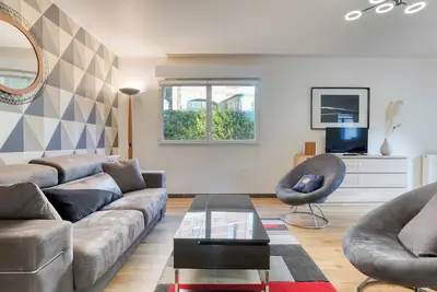 Image de Annick, joli appartement avec parking et jardin