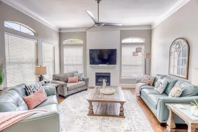 Image de Legacy Villa #706 is A short walk to the beach.