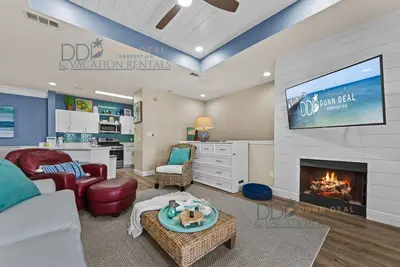 Image de 2303v A short walk to the beach.