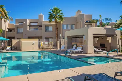 Image de Updated No Steps 2br Condo | Tennis Pool & Hot Tub