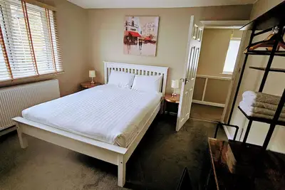 Spacious 4br House • Wi-Fi • Parking • Great Location• Contactless Check In