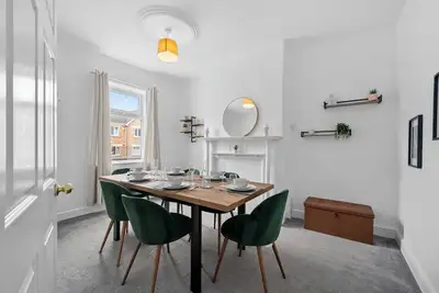 Image de Cosy 3-Bed Home in Blackrod | Modern & Homely