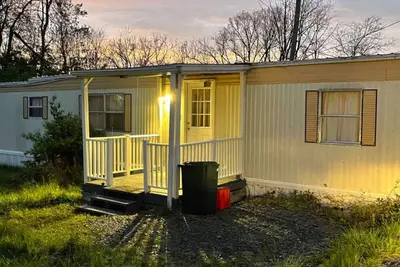 Image de Simple mobile home in Happy Valley