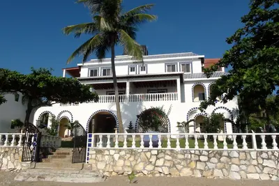 Squares Cafe and Apartments