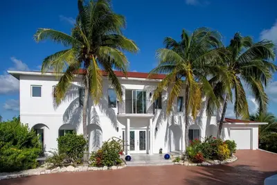 Image de Stunning 4 Bedroom Villa At Chalk Sound!