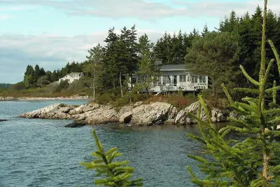 Image de Cedarbush Cabin - Waterfront Cottage - walk to Robinson's Wharf!