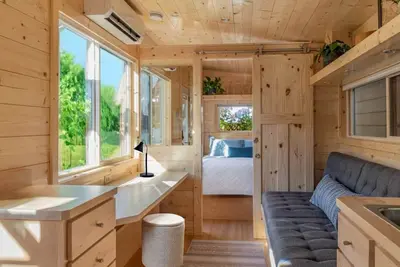 Image de Modern Tiny Home, Near Glacier Park & Airport, 360° Mountain Views, River Access