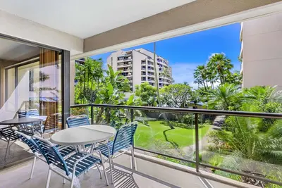 Image de 2-bedroom condo in adorable Lahaina just steps from the beach