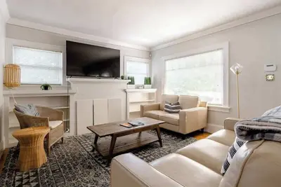 Image de Trendy 2br\/1ba Bungalow in Alberta Arts District!