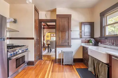 Image de 2br/1ba • Portland Craftsman • Central Location