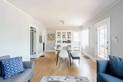 Image de Classic 1920s Alberta Two Bedroom Haven