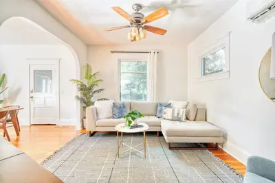 Image de 2br/1ba • Big Yard • Near Moda Center | Hot Tub