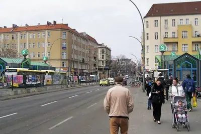 Image de Classic Berlin Charm Meets Modern Comfort – 5-Bedroom Group Apartment