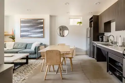 Image de 2br Bohemian Oasis - Food & Craft Beer Lovers