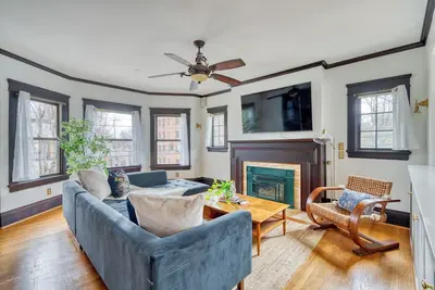 Image de Alphabet District Gem • Ac • Patio • Fast WiFi