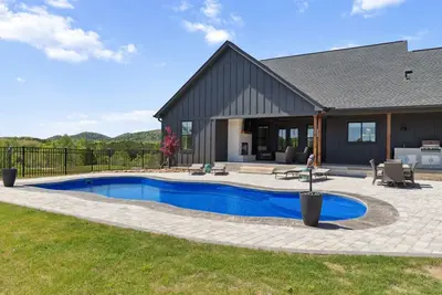 Image de Oconee Belle w/ Pool and Hot Tub + sleeps 10