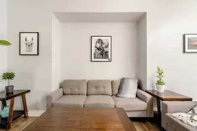 Image de Remodeled 2br - Walk to Coffee, Bars & More