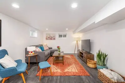 Image de The Fantastic Fargo Flat - Irving Park Oasis