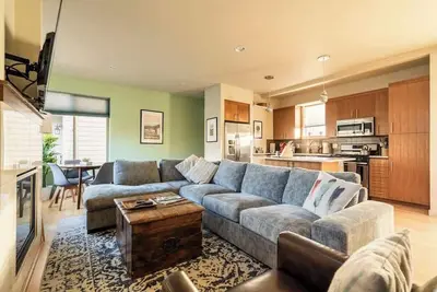 Image de Modern 4 Br Home Walkable to Alberta and more
