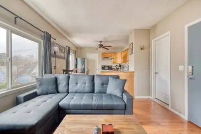 Image de Trendy Ne Location • Walkable • 2br • Sleeps 6