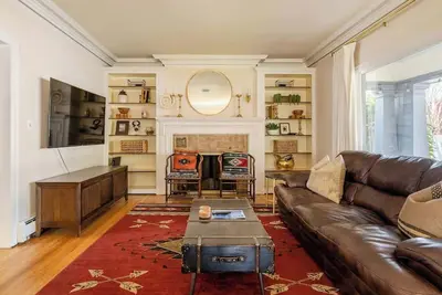 Image de 1923 Belmont House of Antiques ~ Coffee & Brunch