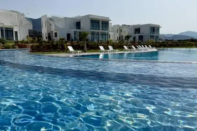 Image de Chic penthouse in green resort: pool + gym