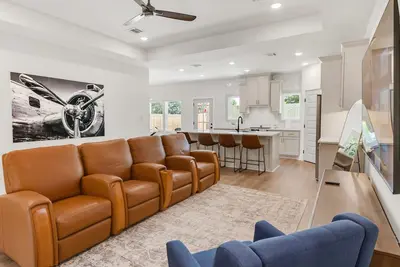 Image de Hangar 12  Short Walk to Legends Event Center