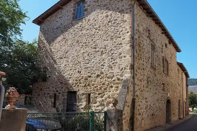 Image de Appartement de 85m2 dans maison du Xviii ème siècle en plein cœur du village.