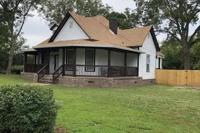 Image de Marvelous 8 Br Home in Breathtaking Whiteville Tn. Extraordinary Parking