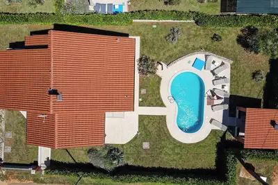 Image de Vila Dalia predstavlja idealan spoj komfora, privatnosti i topline doma.