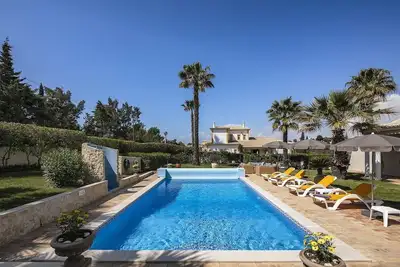 Image de 5 Bedroom Luxury Villa with private pool near to the beach