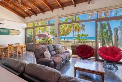 Image de Amazing BeachFront, 3br and 3. 5ba, Ac, great surfing! Free Parking