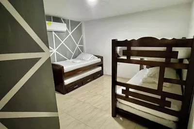 Image de Only 5 minutes from the airport and beaches