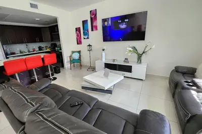 Image de Charming 3-bedroom Modern House in Homestead Gateway from Orlando, Miami & Keys