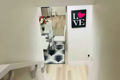 Image de New Basement suite in Upland