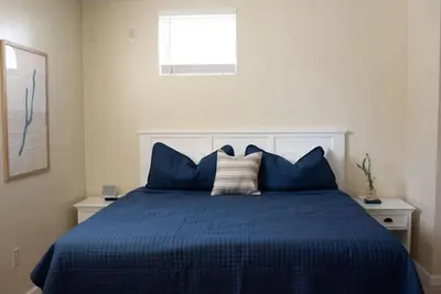 Image de Charming 1br getaway steps from Keuka Lake, wine trail & Village Square