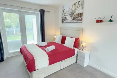 Stylish Stay on St Mary’s Road- 4-bedroom house in lovely Manchester with WiFi