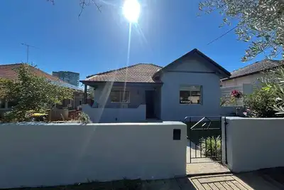 Image de Lemon Olive in Kensington, quiet and peaceful family home.