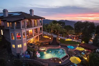 Image de Sky Candy Estate - Sunrise+Sunset Views, Pool, Spa